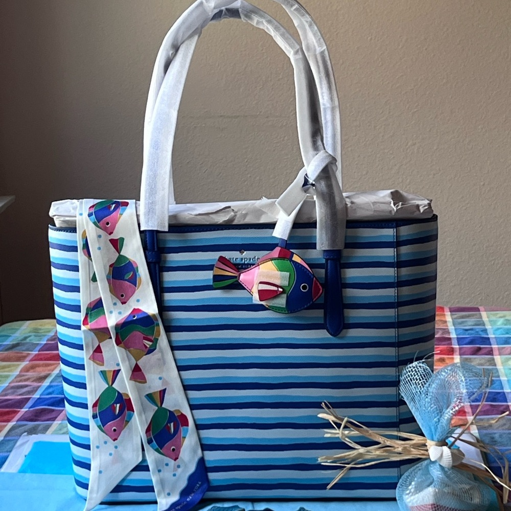 ๐ KATE SPADE SCHUYLER WAVE STRIPED TOTE ๐ NWT ๐ - Picture 8 of 16